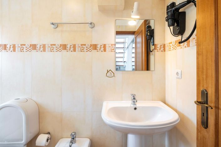 Image No.10-1 Bed Townhouse for sale