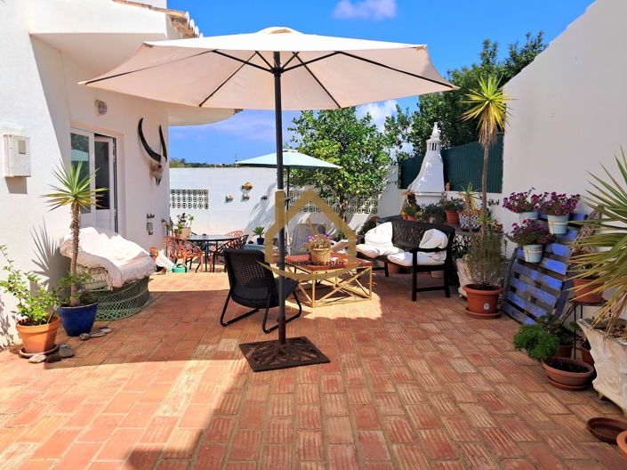 Image No.2-Villa de 4 chambres à vendre à Lagos
