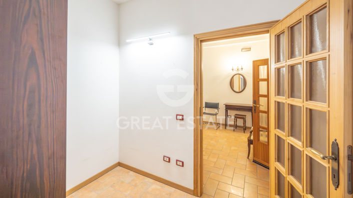 Image No.12-2 Bed Property for sale