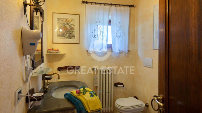 Image No.25-5 Bed Country House for sale