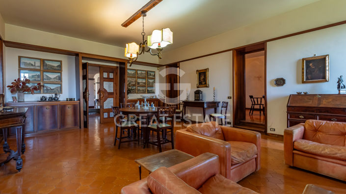 Image No.15-7 Bed Villa for sale