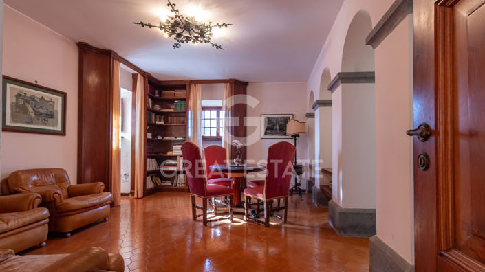 Image No.20-7 Bed Villa for sale