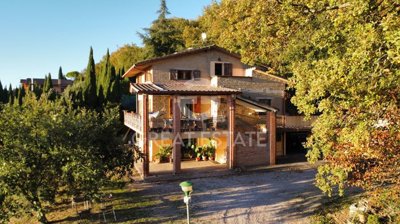 Maison de campagne de 4 chambres à vendre à Perugia
