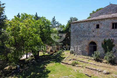 vendesi-castello-borgo-in-umbria-terni-montec