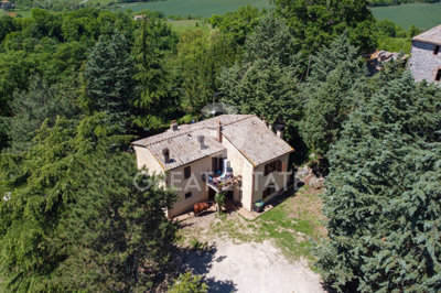 vendesi-castello-borgo-in-umbria-terni-montec