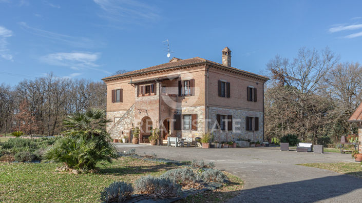 Image No.12-8 Bed Country House for sale