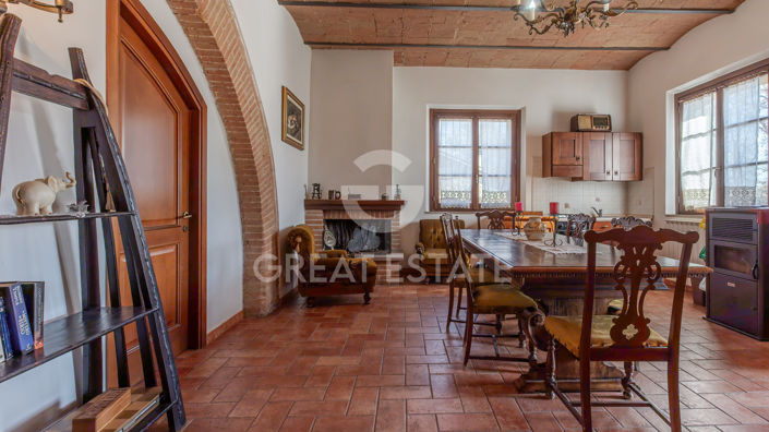 Image No.3-8 Bed Country House for sale