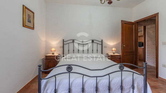 Image No.30-8 Bed Country House for sale