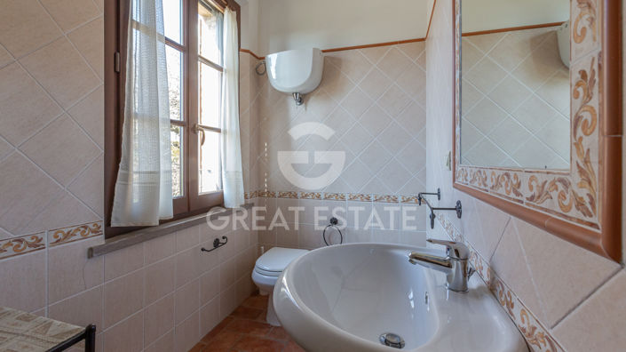 Image No.31-8 Bed Country House for sale