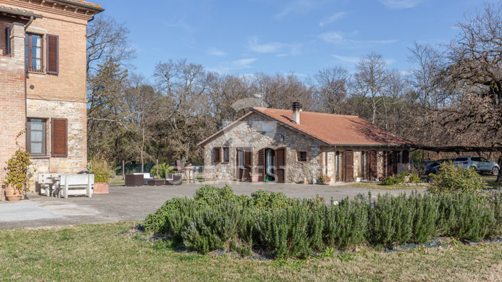 Image No.39-8 Bed Country House for sale