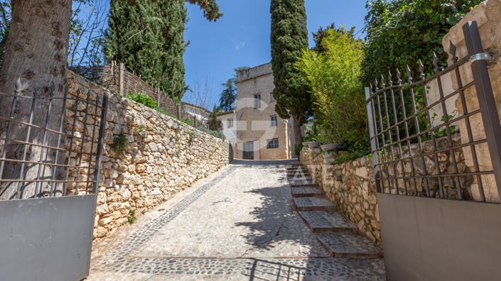 Image No.13-8 Bed Country House for sale