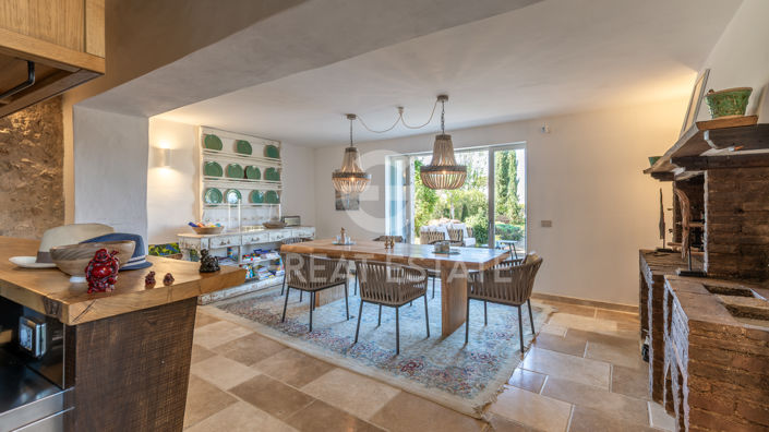 Image No.33-8 Bed Country House for sale