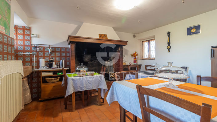 Image No.2-4 Bed Country House for sale