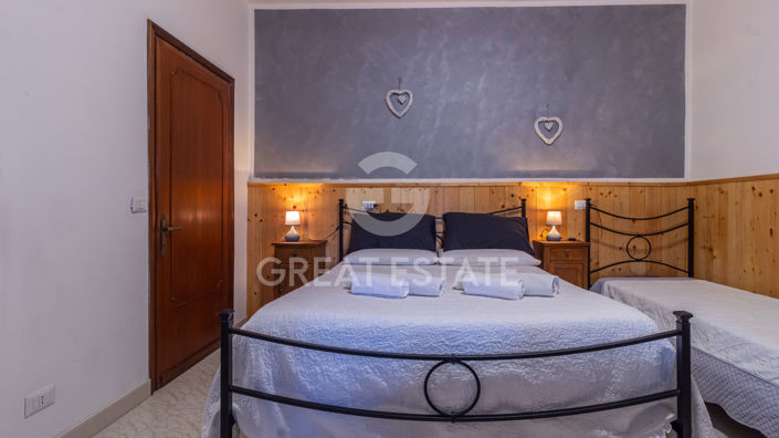 Image No.20-4 Bed Country House for sale