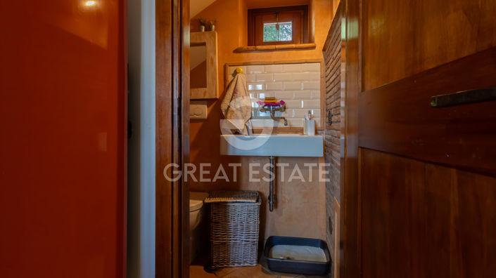 Image No.10-2 Bed Property for sale