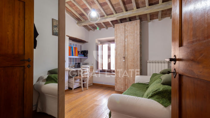 Image No.18-2 Bed Property for sale