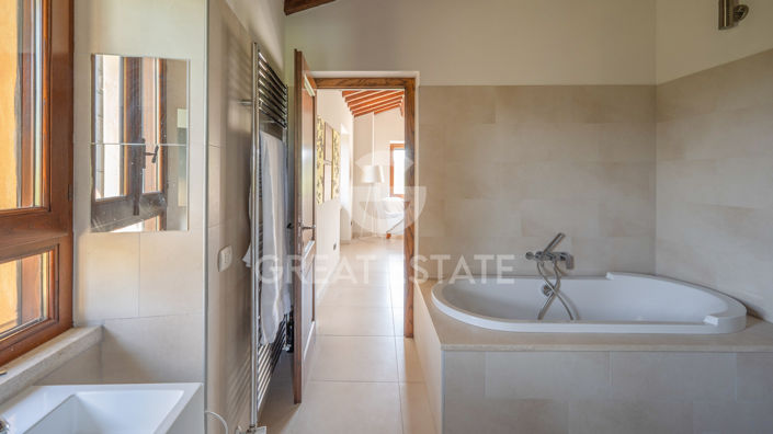 Image No.34-6 Bed Country House for sale