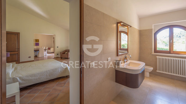 Image No.35-6 Bed Country House for sale