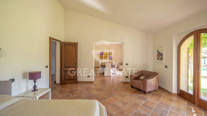 Image No.6-6 Bed Country House for sale