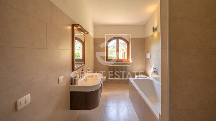 Image No.55-6 Bed Country House for sale