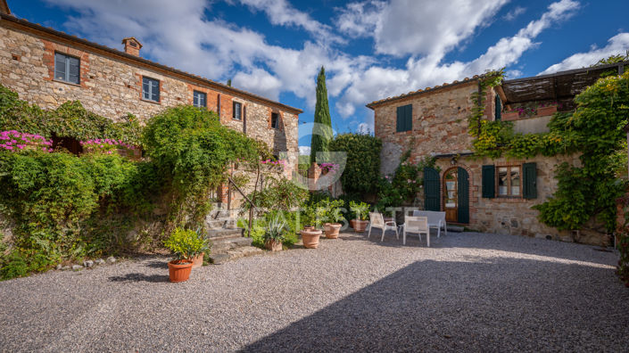 Image No.13-Maison de campagne de 13 chambres à vendre à Asciano