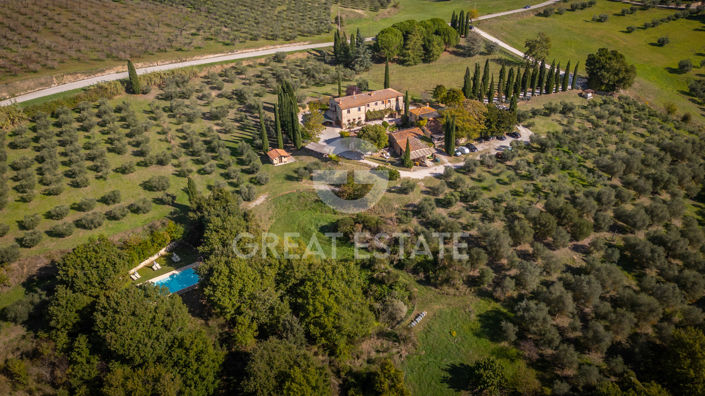 Image No.20-Maison de campagne de 13 chambres à vendre à Asciano