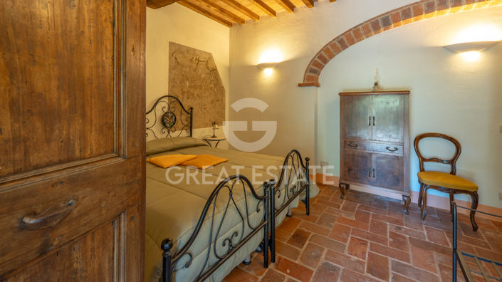 Image No.30-Maison de campagne de 13 chambres à vendre à Asciano