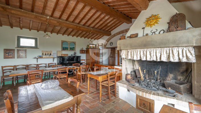 Image No.5-Maison de campagne de 13 chambres à vendre à Asciano