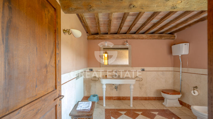 Image No.38-6 Bed Country House for sale