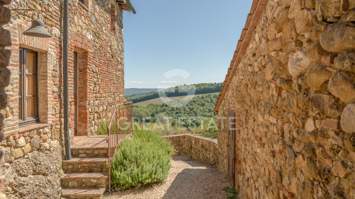 Image No.10-6 Bed Country House for sale