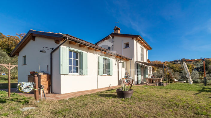 Image No.8-3 Bed Country House for sale