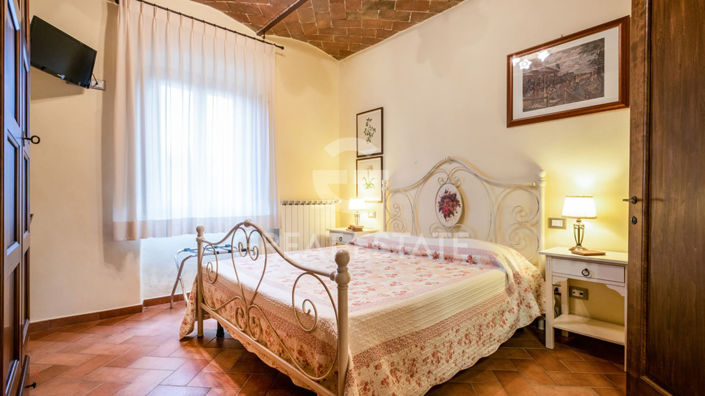 Image No.38-12 Bed Country House for sale