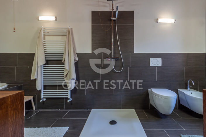 Image No.57-5 Bed Country House for sale