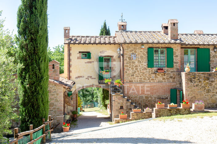 Image No.20-6 Bed Country House for sale