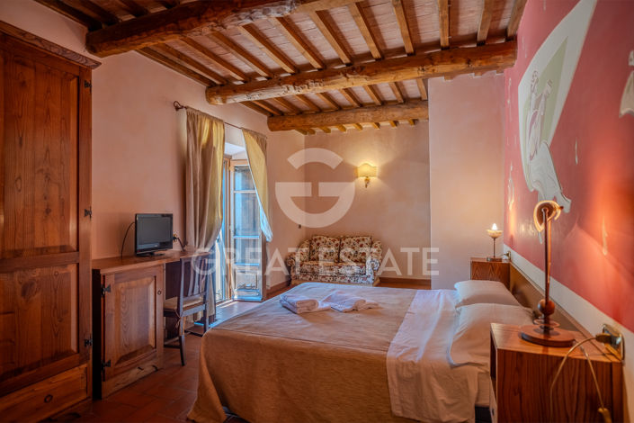 Image No.40-6 Bed Country House for sale