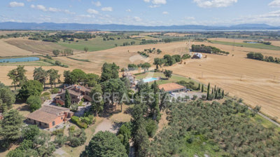 Maison de campagne de 24 chambres à vendre à Castiglione del Lago
