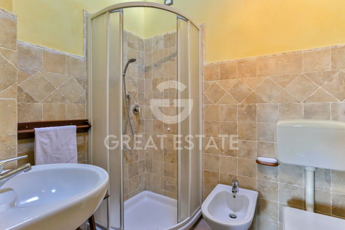 Image No.52-24 Bed Country House for sale