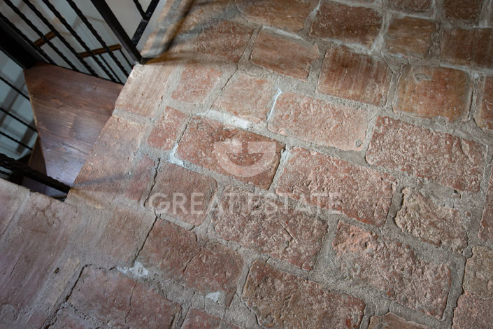 Image No.60-24 Bed Country House for sale