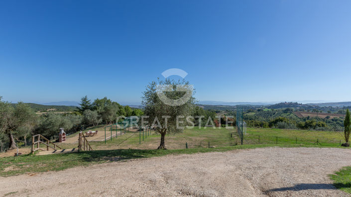 Image No.17-13 Bed Country House for sale