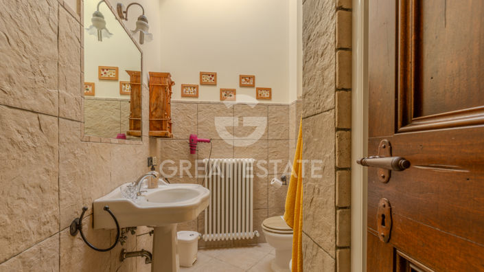 Image No.58-13 Bed Country House for sale