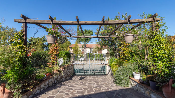 Image No.11-2 Bed Country House for sale