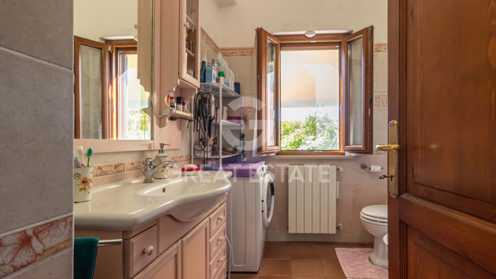 Image No.25-2 Bed Country House for sale