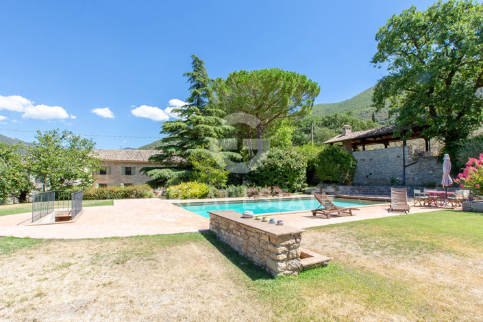 Image No.14-5 Bed Country House for sale