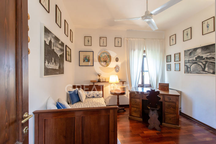 Image No.36-5 Bed Country House for sale