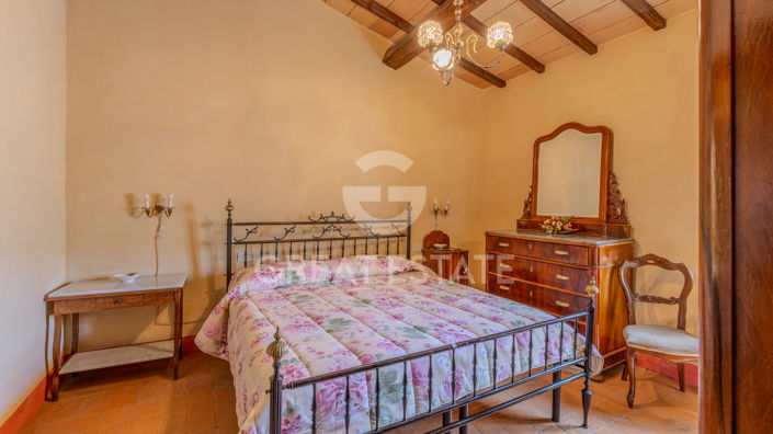 Image No.21-11 Bed Country House for sale