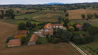 vendesi-rustico-casale-in-umbria-perugia-mont