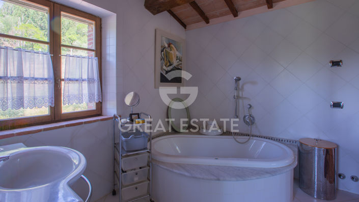 Image No.32-3 Bed Country House for sale