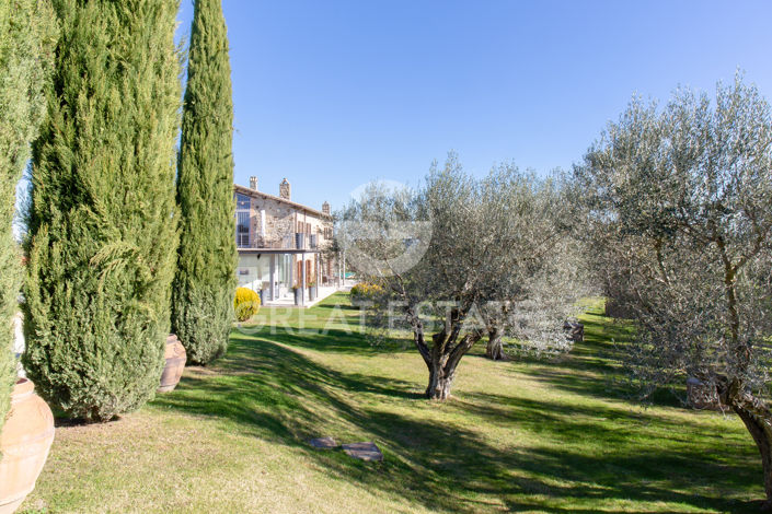 Image No.15-6 Bed Country House for sale