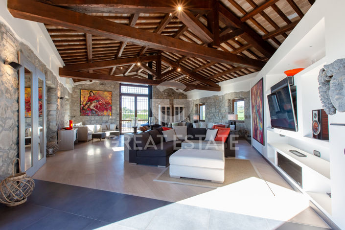 Image No.2-6 Bed Country House for sale