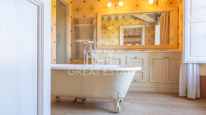 Image No.43-4 Bed Country House for sale